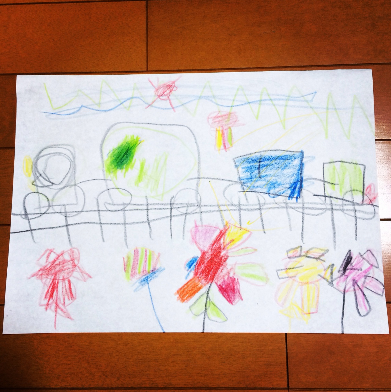 子どもが描くカラフルな絵に元気がもらえます ラクガキアートパネルのチルアート